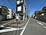 駐車場：本物件の駐車スペースです。車種制限のある場合もございますので、お気軽にお問い合わせくださいませ。