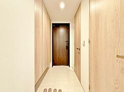 シューズボックスを完備した玄関です。