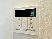 見やすい画面で操作しやすい給湯パネルです。