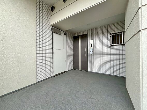 玄関を開ければ...