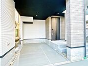 本物件の駐車スペースです。車種制限のある場合もございますので、お気軽にお問い合わせくださいませ。