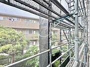 窓を開けると広がる青空。心をリフレッシュして日々を過ごしていきましょう。