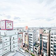 窓を開けると広がる青空。心をリフレッシュして日々を過ごしていきましょう。