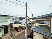 窓を開けると広がる青空。心をリフレッシュして日々を過ごしていきましょう。