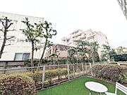 窓を開けると広がる青空。心をリフレッシュして日々を過ごしていきましょう。