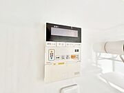 見やすい画面で操作しやすい給湯パネルです。