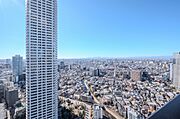 窓を開けると広がる青空。心をリフレッシュして日々を過ごしていきましょう。