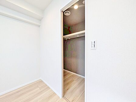 居室にはクローゼットがあり、荷物もスッキリ収納して快適にお過ごしいただけます。