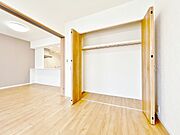 居室にはクローゼットがあり、荷物もスッキリ収納して快適にお過ごしいただけます。
