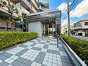 外と内をつなぐエントランスは、まさに顔となる場所。