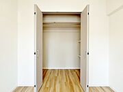 居室にはクローゼットがあり、荷物もスッキリ収納して快適にお過ごしいただけます。