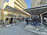きちんと整備された駐輪場。住む方の心遣いが感じられます。