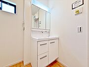 何かと物が増える場所だからこそ、スッキリと見映えの良い空間に。