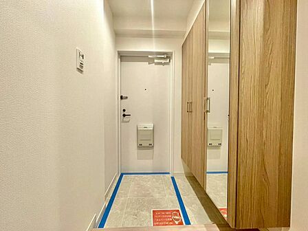 シューズボックスを完備した玄関です。
