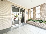 外と内をつなぐエントランスは、まさに顔となる場所。