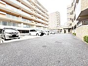 本物件の駐車スペースです。車種制限のある場合もございますので、お気軽にお問い合わせくださいませ。