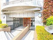 外と内をつなぐエントランスは、まさに顔となる場所。