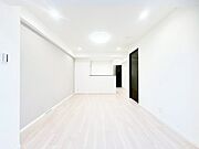 忙しく過ぎゆく日常を置き去るほど、ゆったりした時間が流れるリビング。