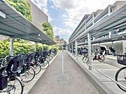 きちんと整備された駐輪場。住む方の心遣いが感じられます。
