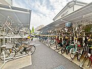 きちんと整備された駐輪場。住む方の心遣いが感じられます。