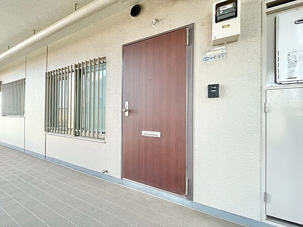 玄関を拡大表示