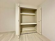 居室にはクローゼットがあり、荷物もスッキリ収納して快適にお過ごしいただけます。