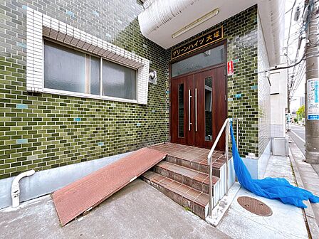 外と内をつなぐエントランスは、まさに顔となる場所。