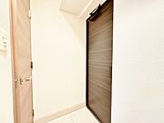 シューズボックスを完備した玄関です。