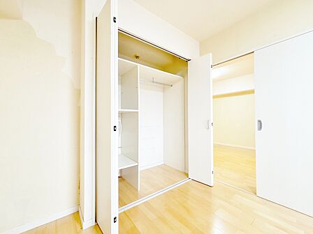 居室にはクローゼットがあり、荷物もスッキリ収納して快適にお過ごしいただけます。