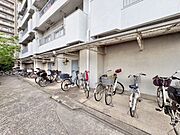 きちんと整備された駐輪場。住む方の心遣いが感じられます。