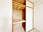 居室にはクローゼットがあり、荷物もスッキリ収納して快適にお過ごしいただけます。