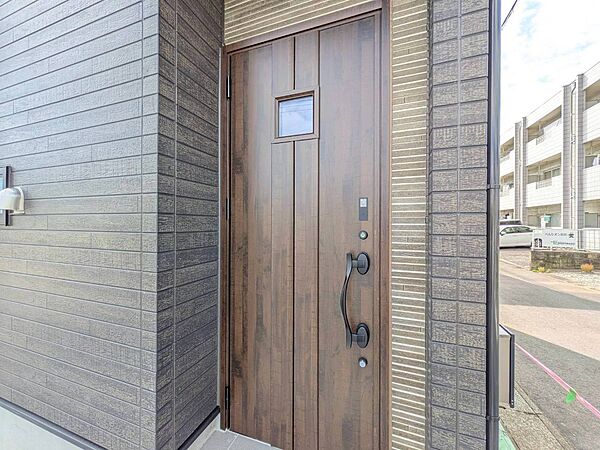 玄関を拡大表示