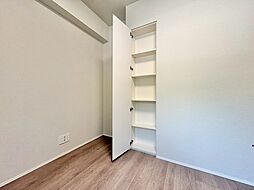 居室にはクローゼットがあり、荷物もスッキリ収納して快適にお過ごしいただけます。