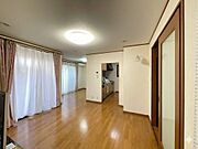 豊かな居住性と、安心感を満たすクオリティが見事に調和した住空間。※加工により家具消しを施しております。