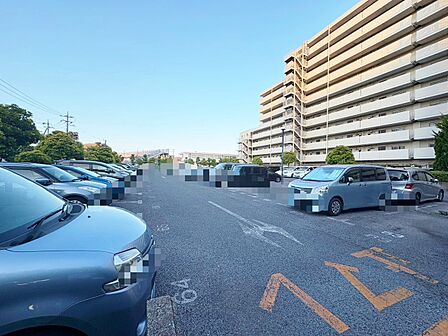 本物件の駐車スペースです。車種制限のある場合もございますので、お気軽にお問い合わせくださいませ。
