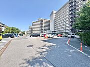 本物件の駐車スペースです。車種制限のある場合もございますので、お気軽にお問い合わせくださいませ。