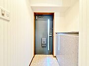 シューズボックスを完備した玄関です。