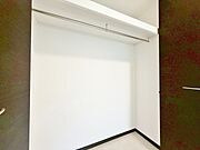 居室にはクローゼットがあり、荷物もスッキリ収納して快適にお過ごしいただけます。