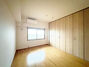 書斎にするなり、寝室するなりこの1室をどうアレンジするかを想像するだけで夢が膨らみますね。