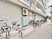 きちんと整備された駐輪場。住む方の心遣いが感じられます。