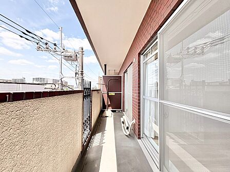 暮らしの中で、光と風を演出してくれるバルコニー。
