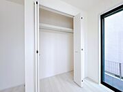 居室にはクローゼットがあり、荷物もスッキリ収納して快適にお過ごしいただけます。