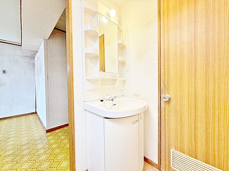 何かと物が増える場所だからこそ、スッキリと見映えの良い空間に。