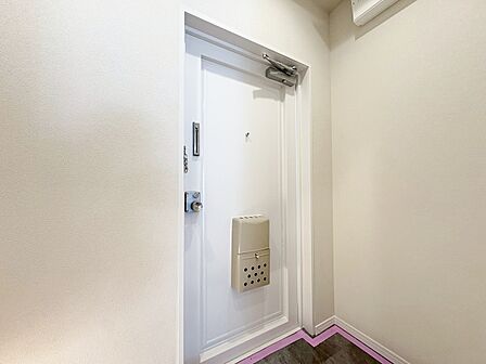 シューズボックスを完備した玄関です。