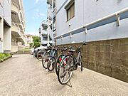 きちんと整備された駐輪場。住む方の心遣いが感じられます。