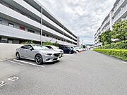 本物件の駐車スペースです。車種制限のある場合もございますので、お気軽にお問い合わせくださいませ。
