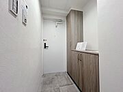 シューズボックスを完備した玄関です。