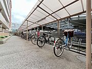 きちんと整備された駐輪場。住む方の心遣いが感じられます。