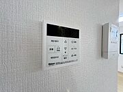 見やすい画面で操作しやすい給湯パネルです。