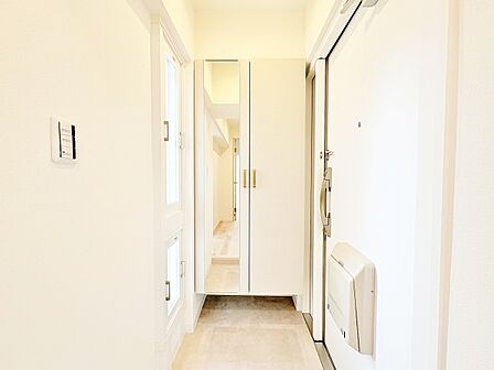シューズボックスを完備した玄関です。